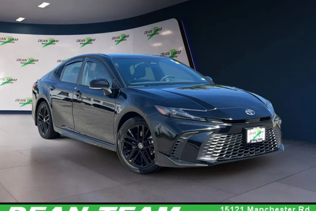 2025 Toyota Camry SE photo 1