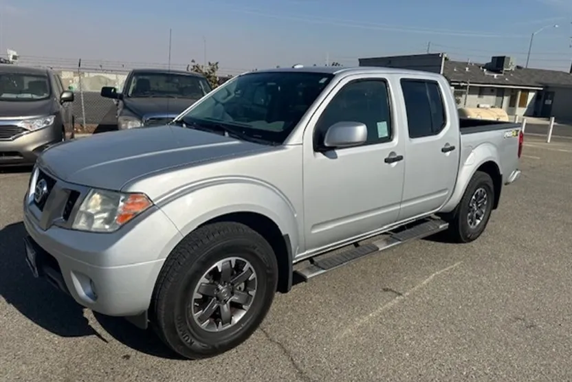 2018 Nissan Frontier Crew Cab PRO-4X photo 1