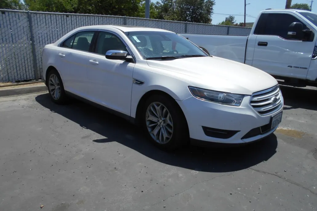 2017 Ford Taurus Limited photo 1