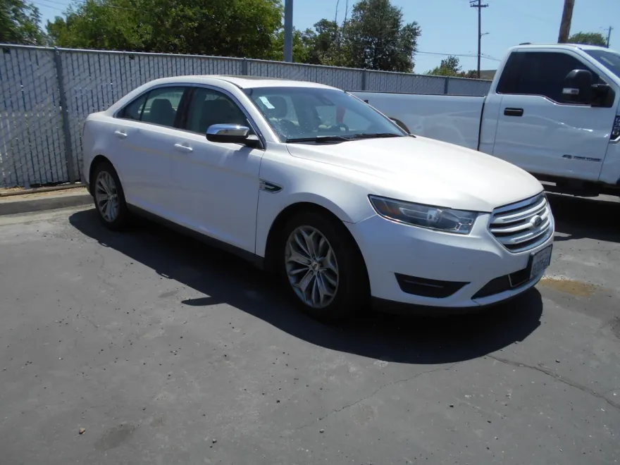 2017 Ford Taurus Limited photo 1