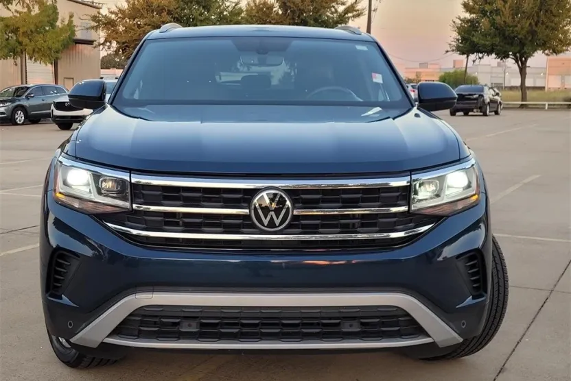 2021 Volkswagen Atlas Cross Sport V6 SE Technology photo 1