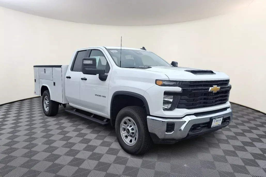 2025 Chevrolet Silverado 3500HD photo 1