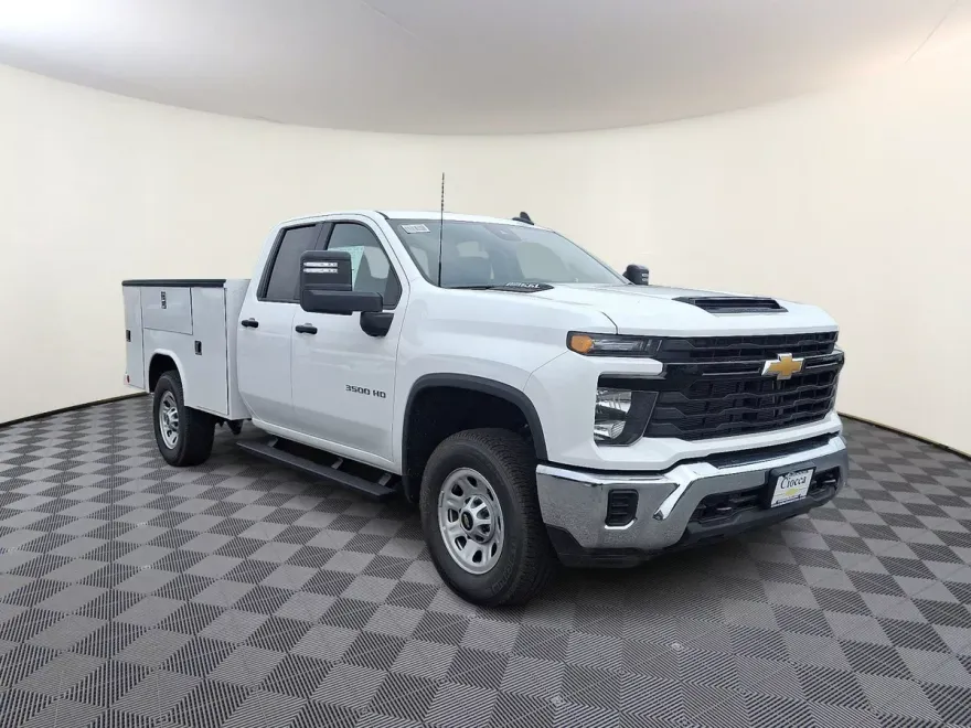 2025 Chevrolet Silverado 3500HD photo 1