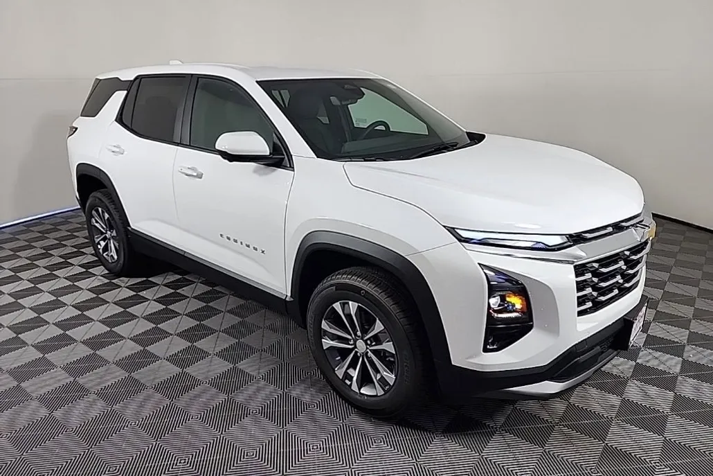 2026 Chevrolet Equinox LT photo 1