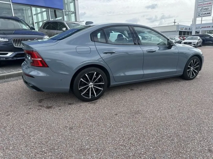 2023 Volvo S60 Recharge Plus photo 3