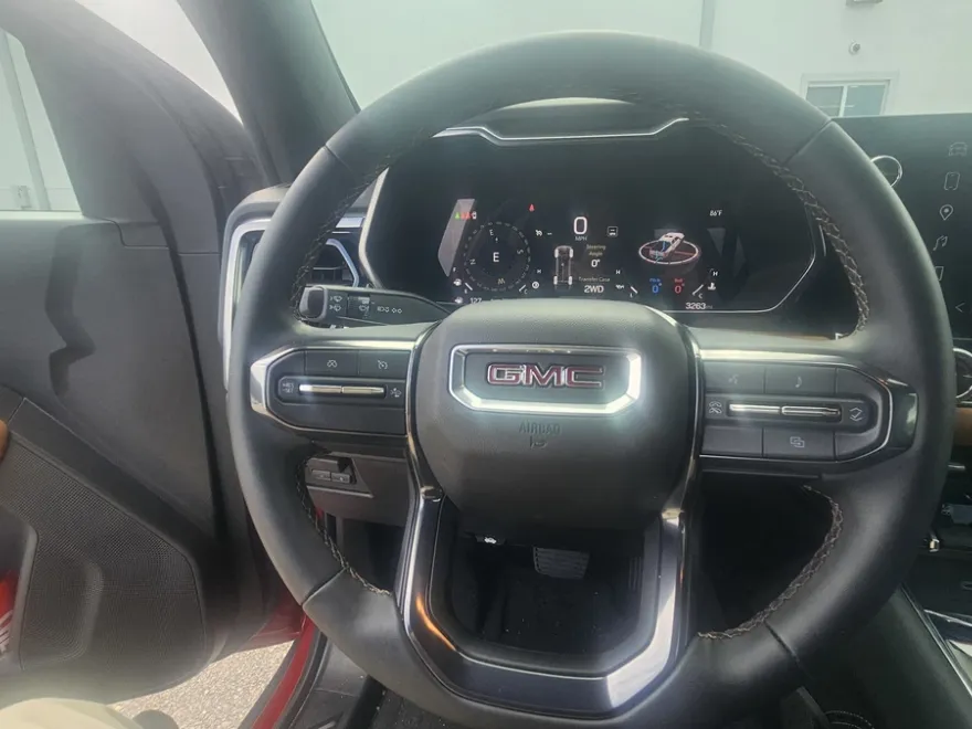 2025 Gmc Canyon AT4 photo 1