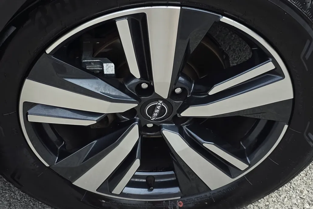 2024 Nissan Rogue SL photo 1