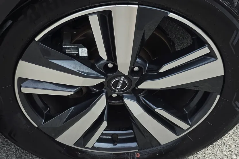 2024 Nissan Rogue SL photo 1