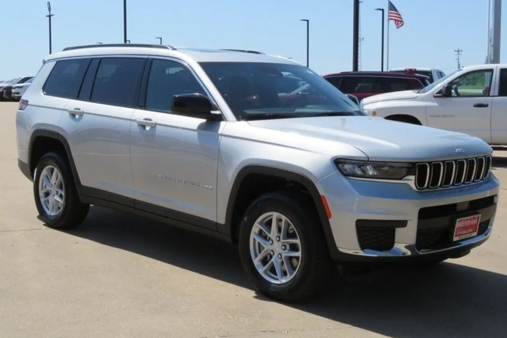 2025 Jeep Grand Cherokee Laredo photo 1