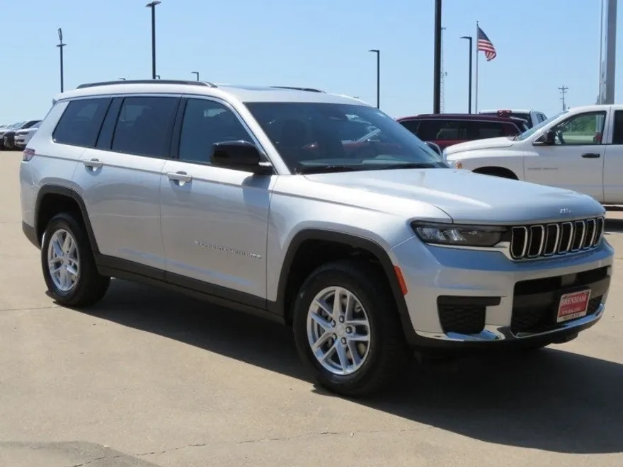 2025 Jeep Grand Cherokee Laredo photo 1
