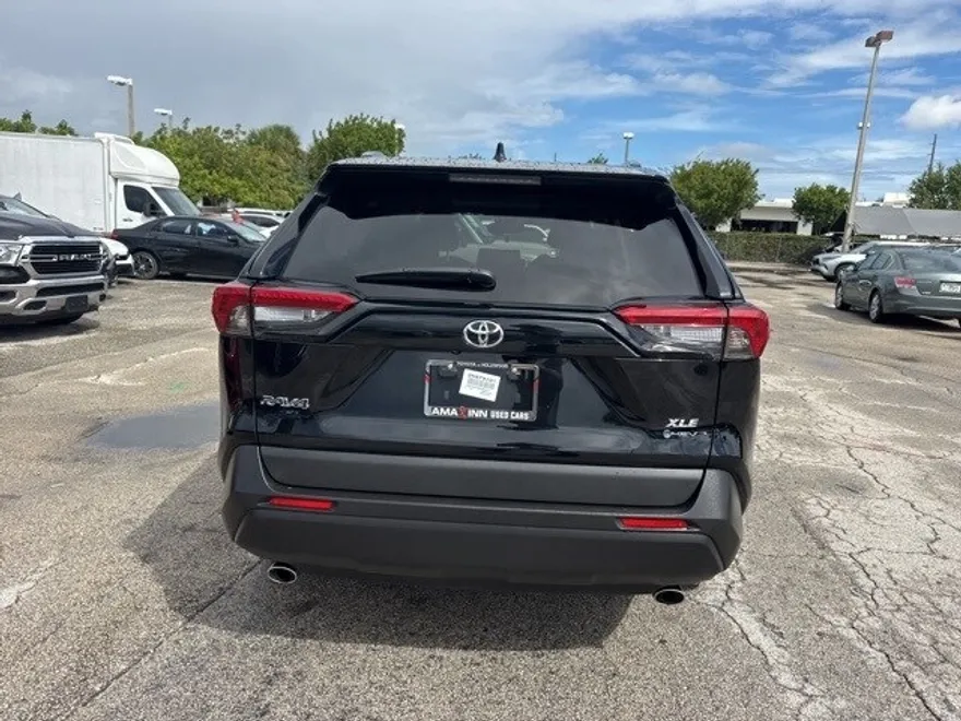2025 Toyota RAV4 Hybrid XLE photo 1