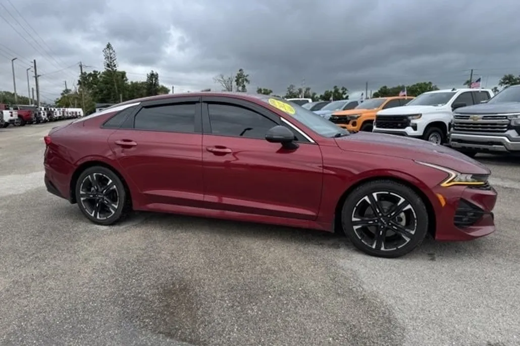 2022 Kia K5 GT-Line photo 1