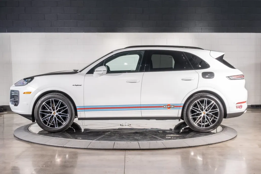 2024 Porsche Cayenne E-Hybrid Turbo photo 1