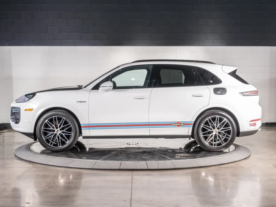 2024 Porsche Cayenne E-Hybrid Turbo photo 1