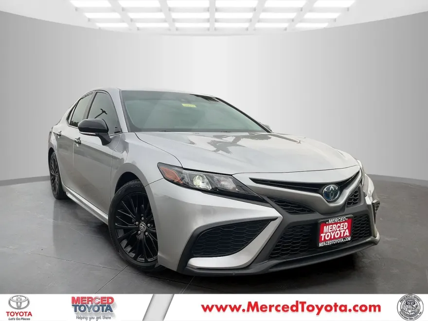 2022 Toyota Camry Hybrid SE photo 1