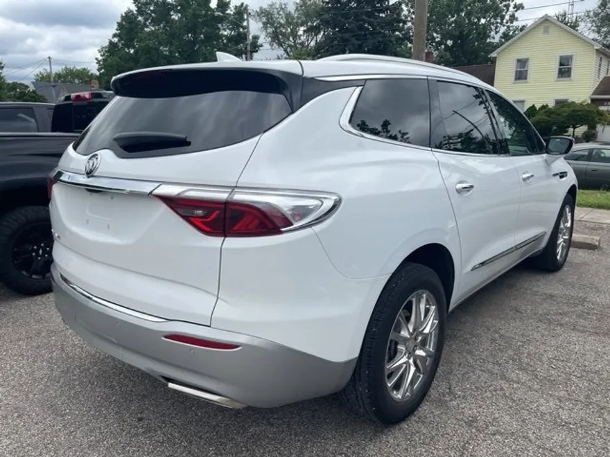 2022 Buick Enclave Essence photo 1