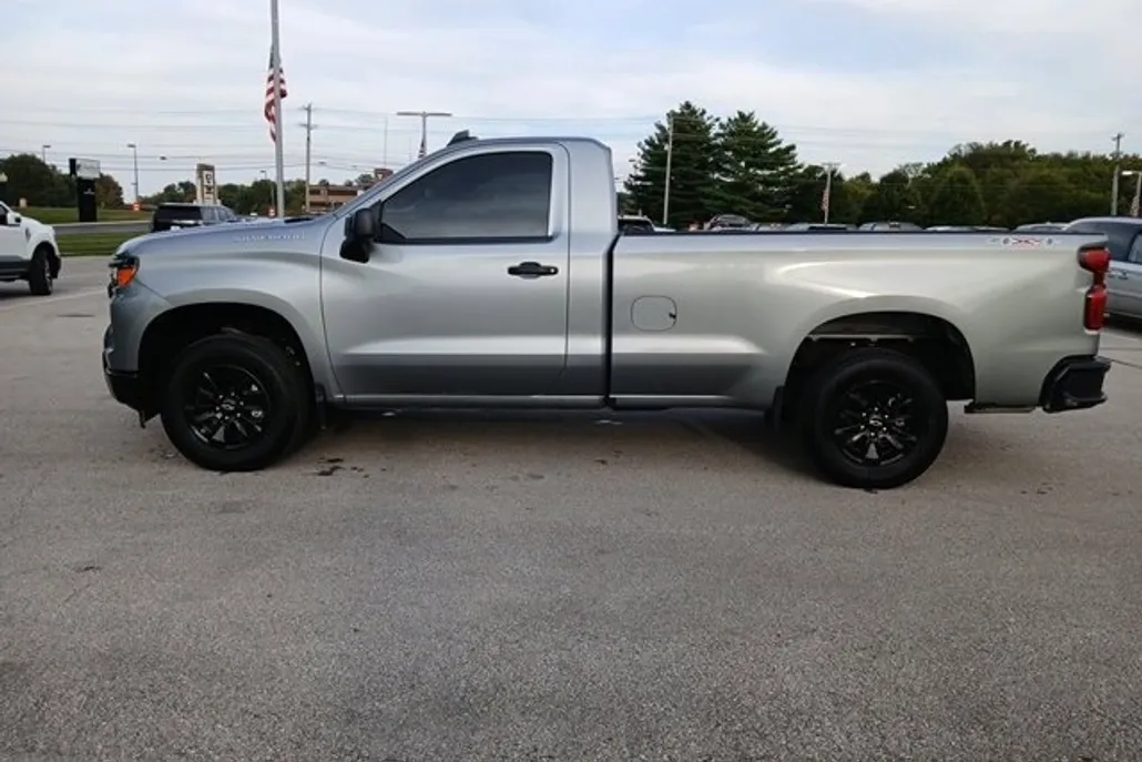 2025 Chevrolet Silverado 1500 photo 1