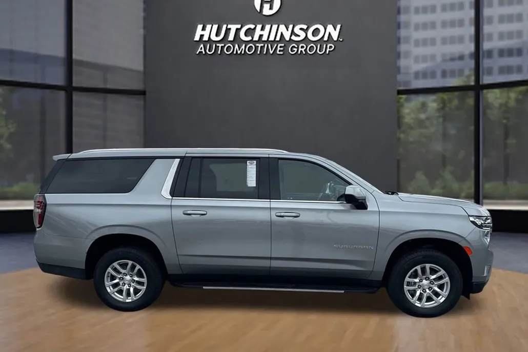 2024 Chevrolet Suburban LT photo 1