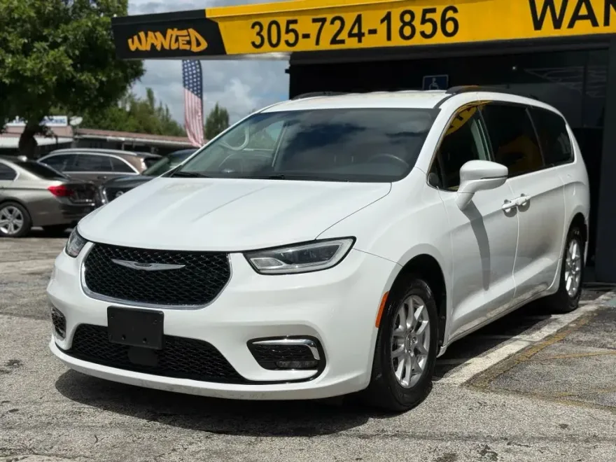 2022 Chrysler Pacifica Touring L photo 1