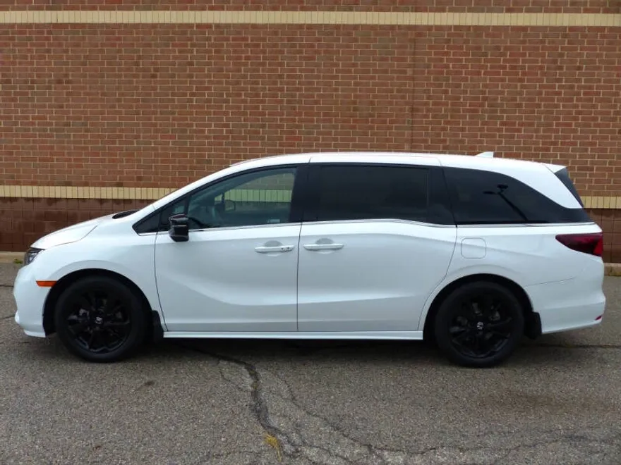 2023 Honda Odyssey Sport photo 1