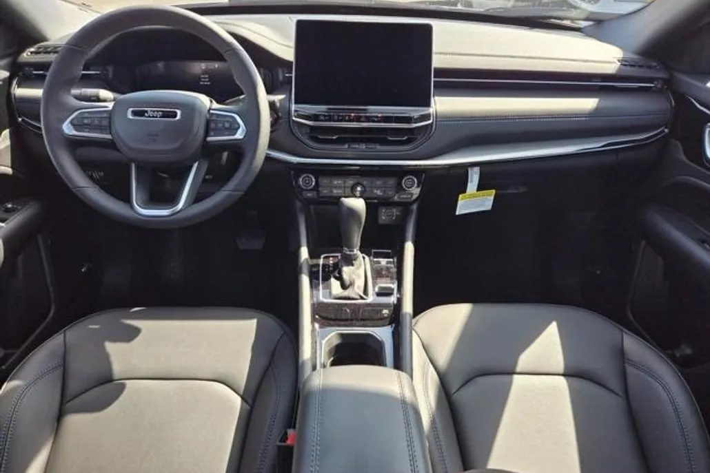 2025 Jeep Compass Limited photo 1
