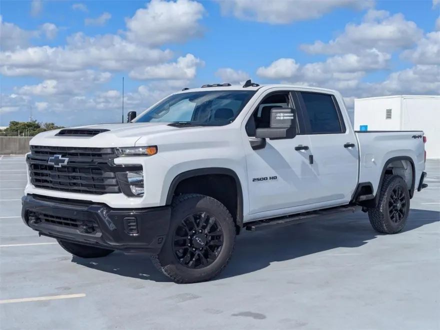 2025 Chevrolet Silverado 2500HD Custom photo 1