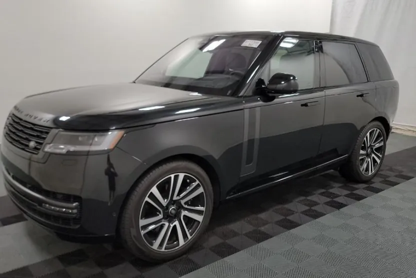 2023 Land Rover Range Rover SE photo 1