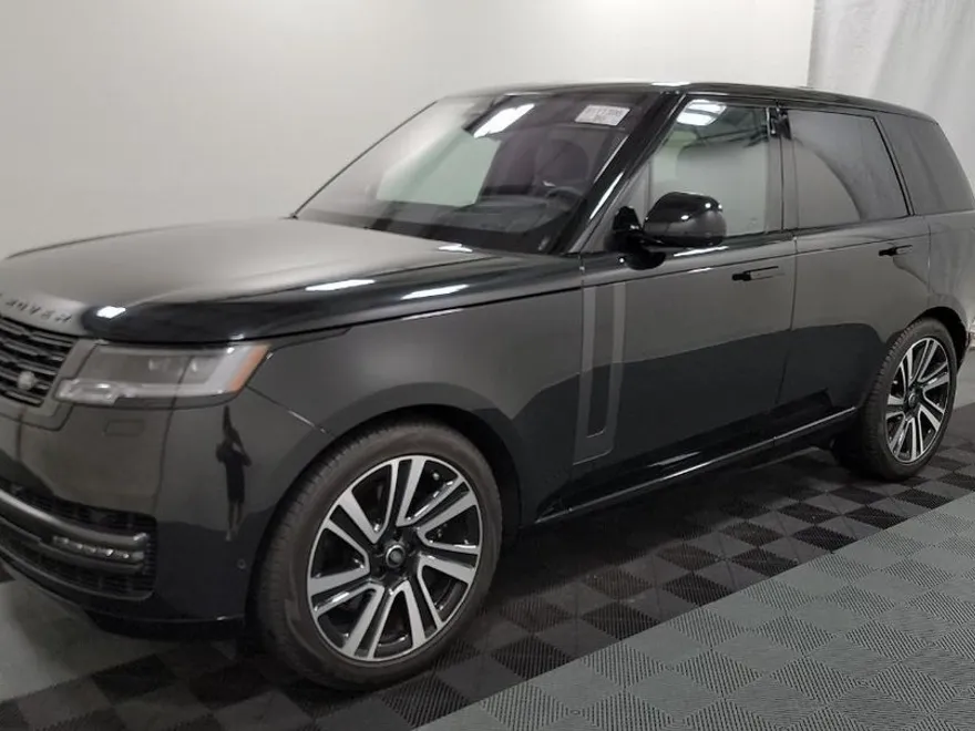 2023 Land Rover Range Rover SE photo 1
