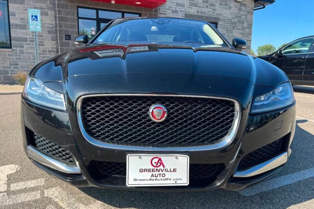 2017 Jaguar XF 35t Prestige photo 1