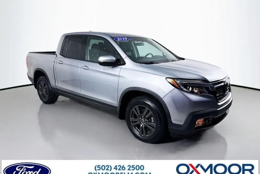 2019 Honda Ridgeline Sport photo 1