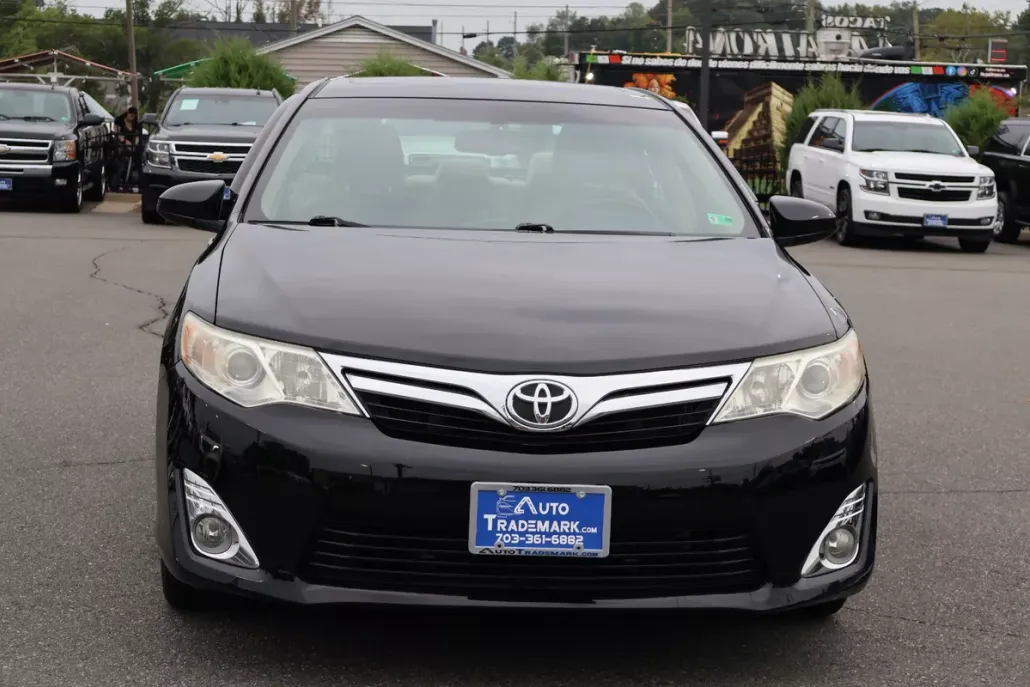 2013 Toyota Camry XLE V6 photo 1