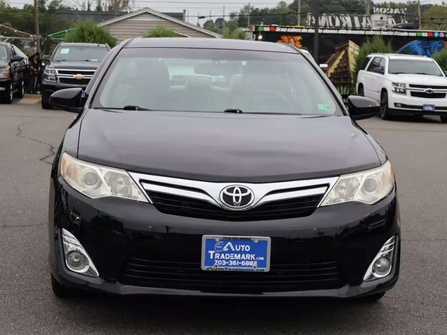 2013 Toyota Camry XLE V6 photo 1