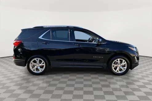 2019 Chevrolet Equinox LT photo 2