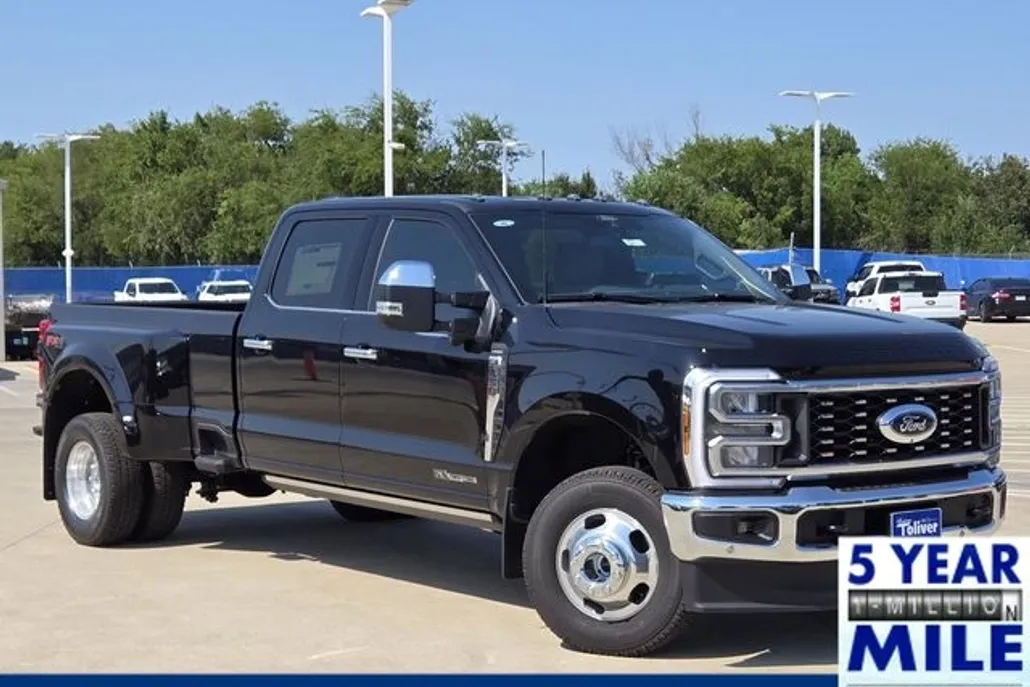2026 Ford F-350 Lariat photo 1