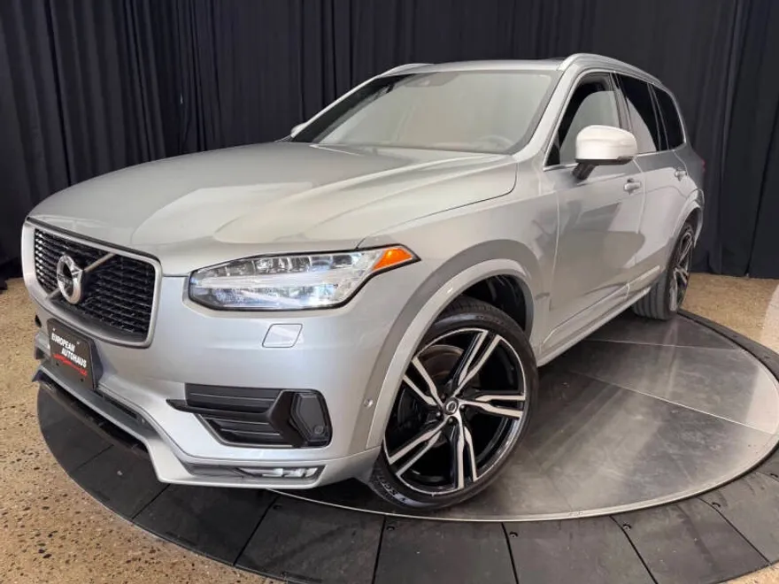 2016 Volvo XC90 T6 R-Design photo 1