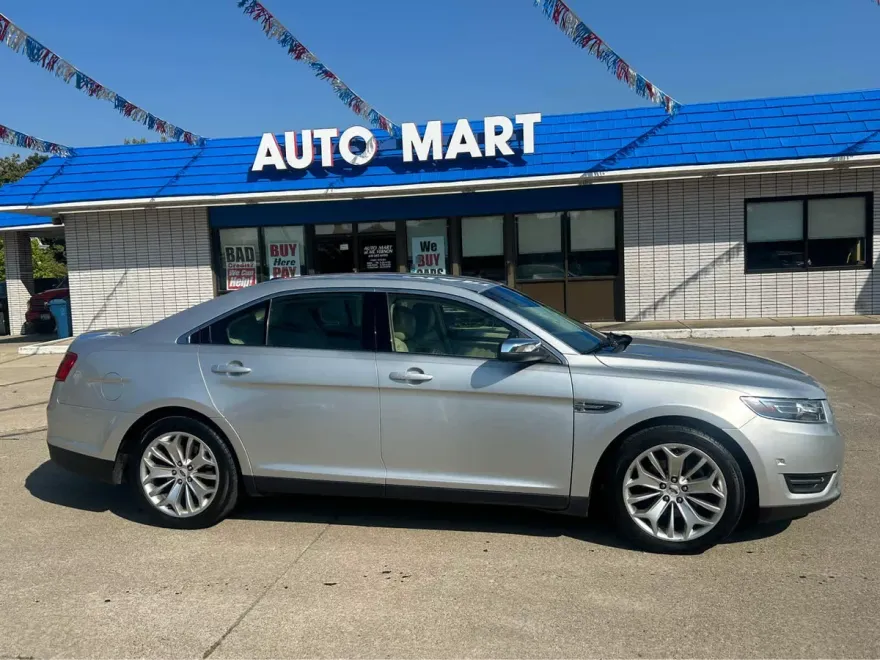 2018 Ford Taurus Limited photo 1