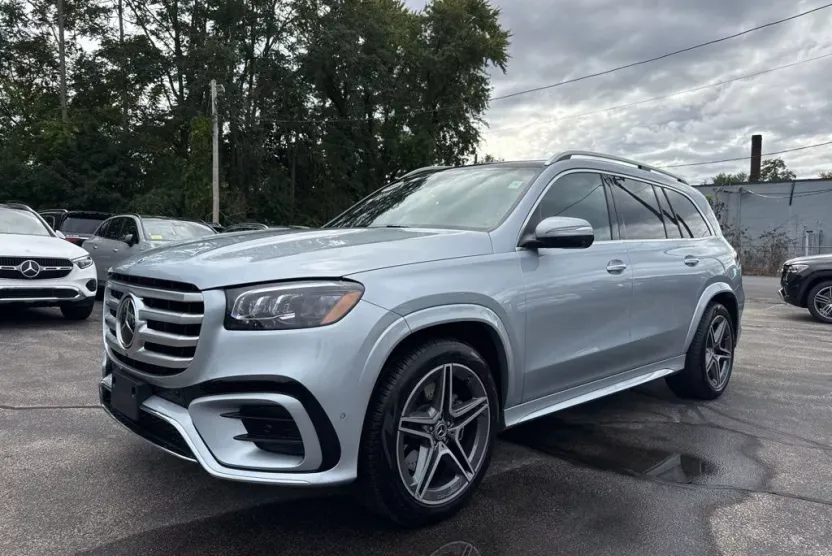 2025 Mercedes Benz GLS 450 4MATIC photo 1