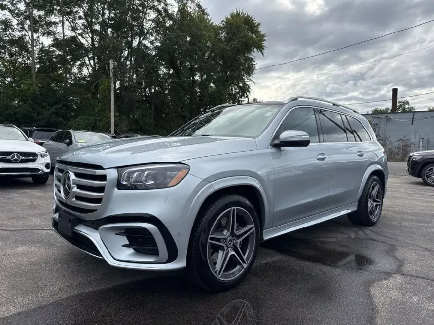 2025 Mercedes Benz GLS 450 4MATIC photo 1