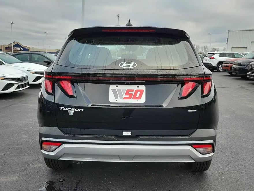 2025 Hyundai Tucson SE photo 1
