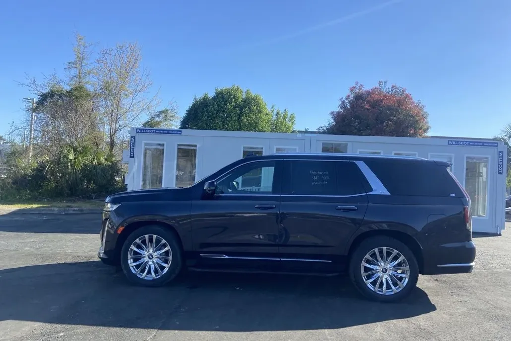 2023 Cadillac Escalade Premium Luxury photo 1