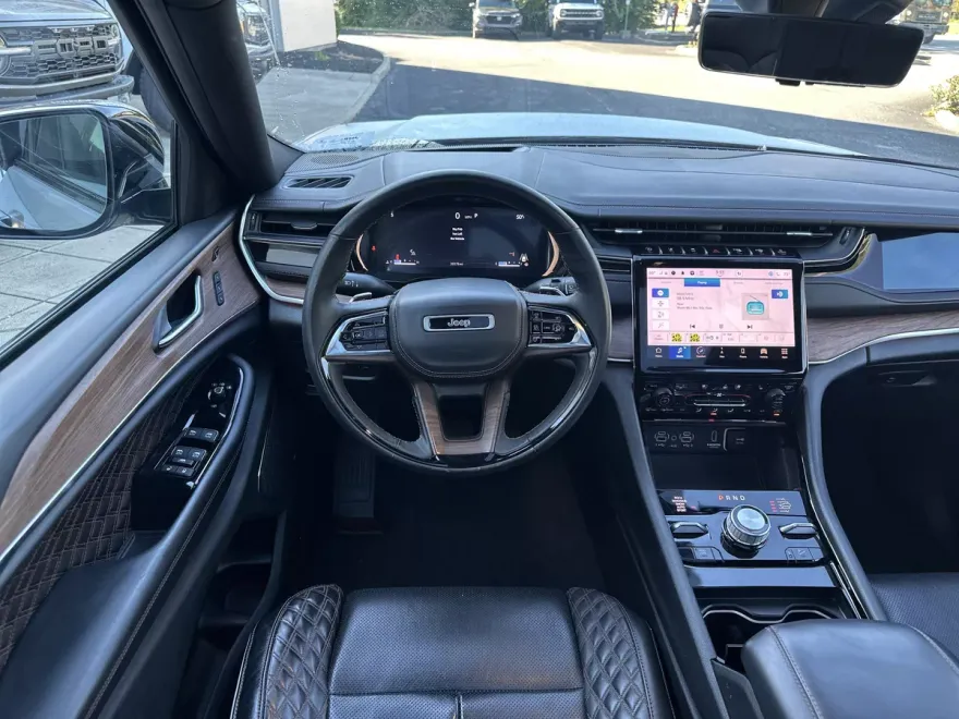 2022 Jeep Grand Cherokee L Summit photo 1