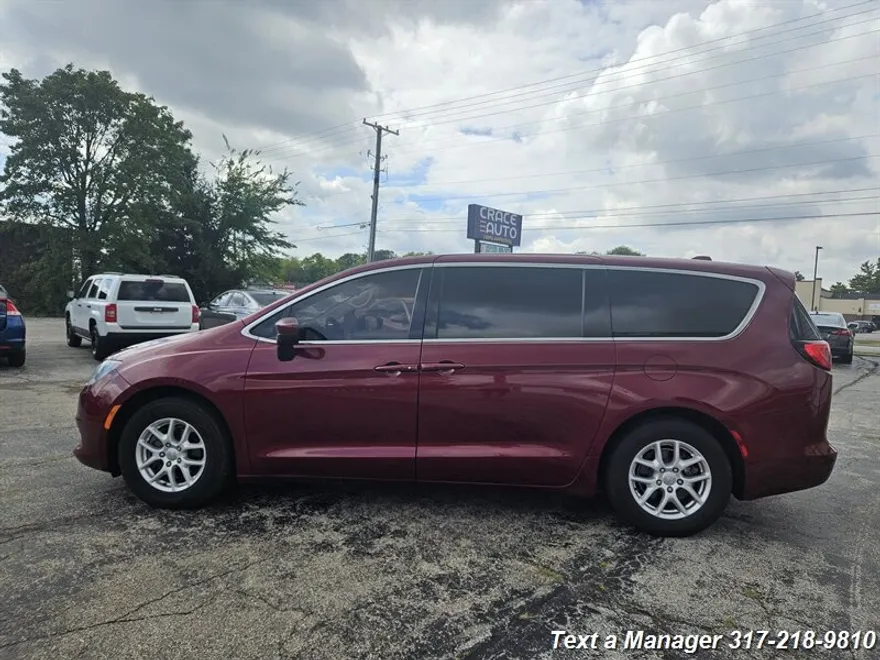 2017 Chrysler Pacifica Touring photo 1