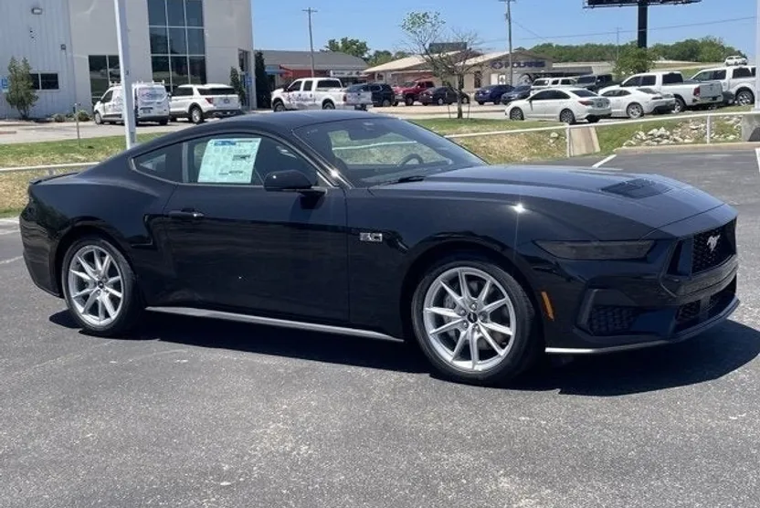 2025 Ford Mustang GT Premium photo 1
