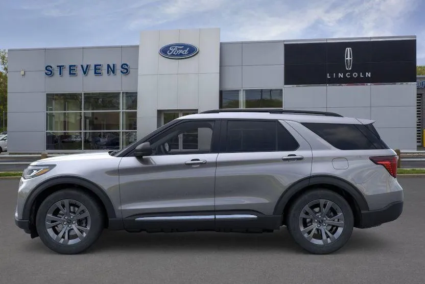 2025 Ford Explorer photo 1
