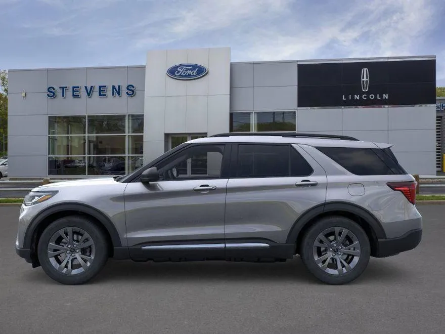 2025 Ford Explorer photo 1