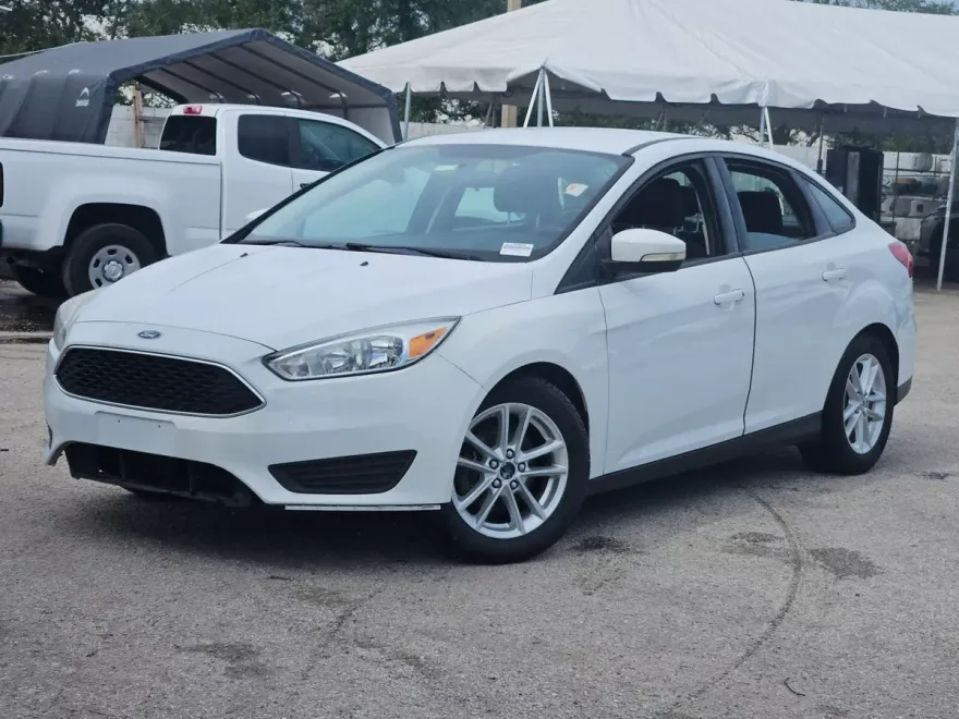 2016 Ford Focus Sedan photo 1