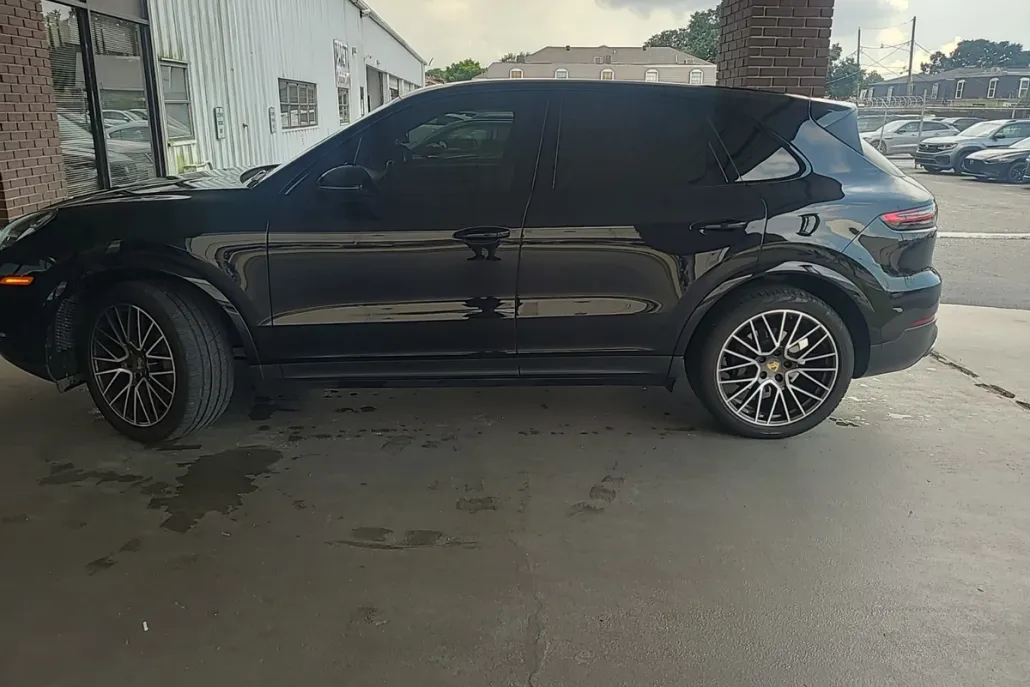 2019 Porsche Cayenne S photo 1