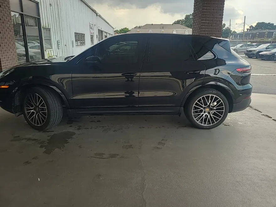 2019 Porsche Cayenne S photo 1