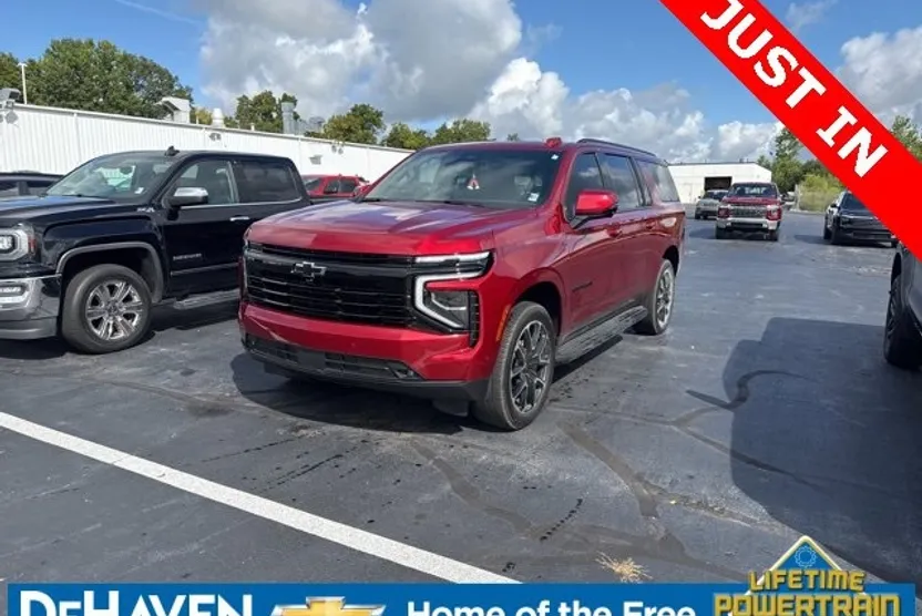 2025 Chevrolet Suburban RST photo 1