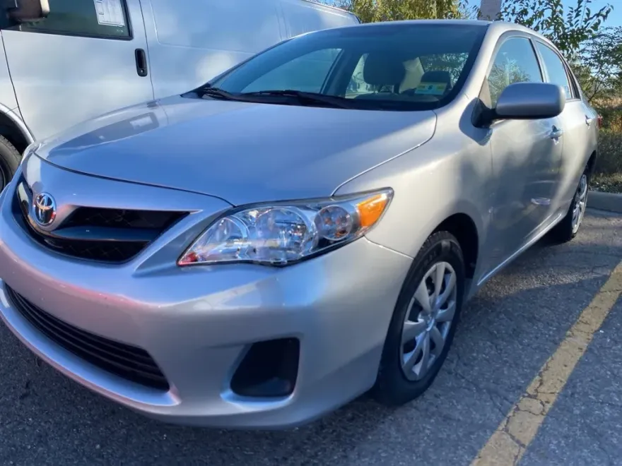 2011 Toyota Corolla LE photo 1